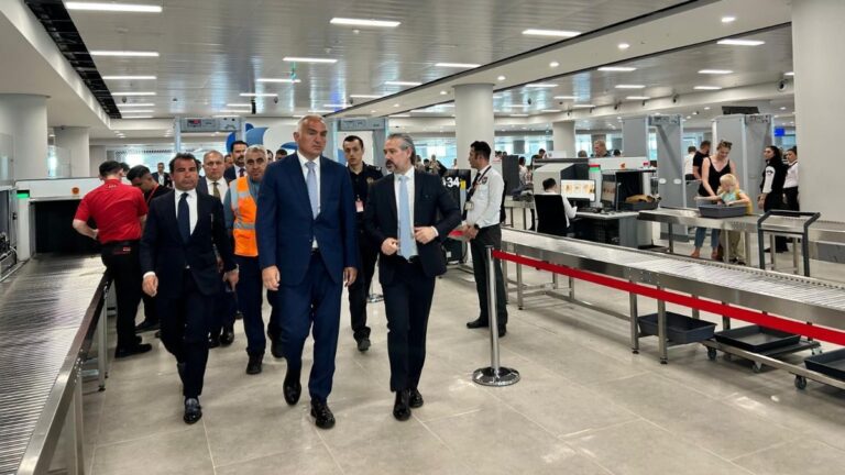 mehmet-nuri-ersoy-antalyada-bu-yil-hedef-18-milyon-yabanci-ziyaretci-jXyRIFjL.jpg