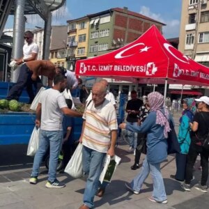 karpuzlari ucretsiz dagitti GzTdEBL1