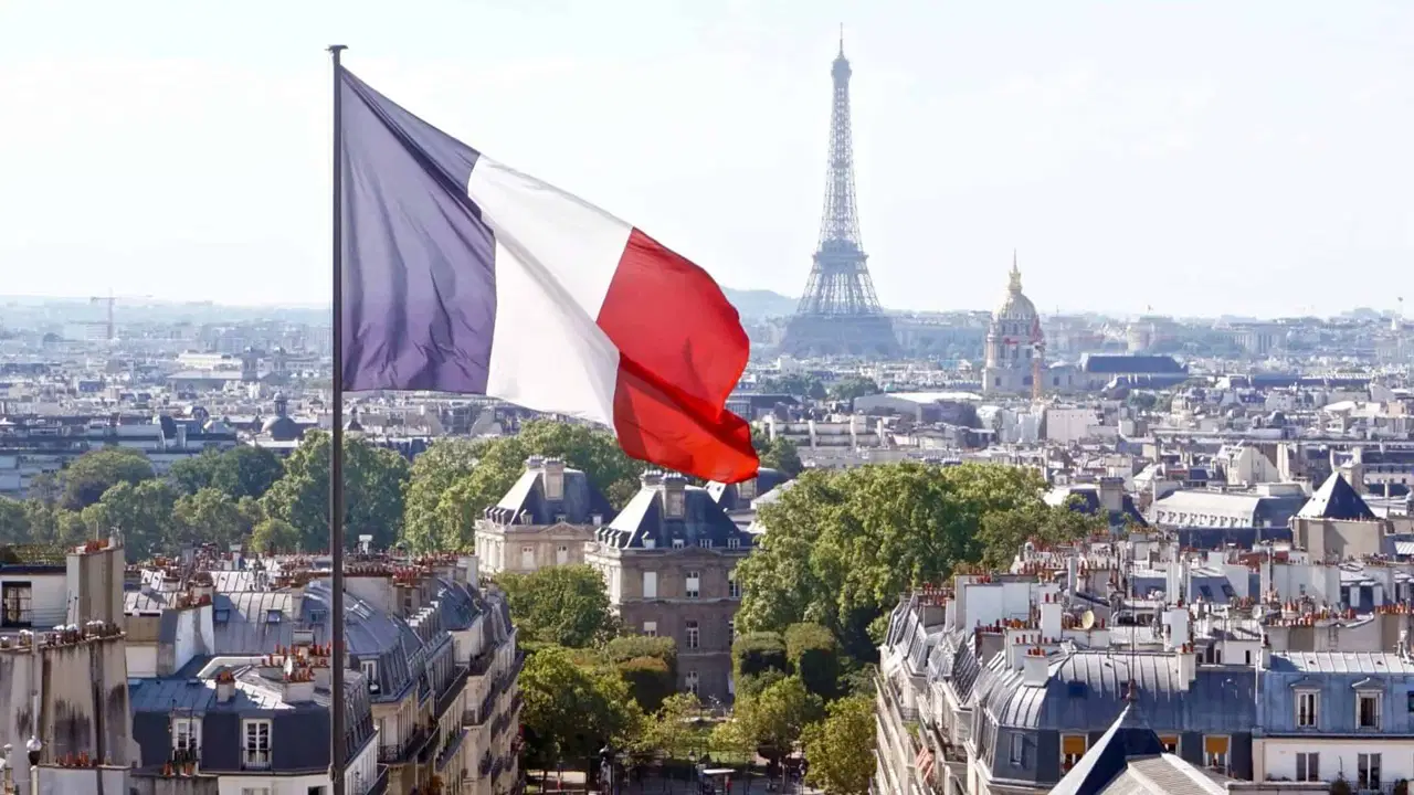 fransanin kredi notu dusuruldu ab mali kurallarina uyum konusunda zayif aciklamasi 8RNU2g22