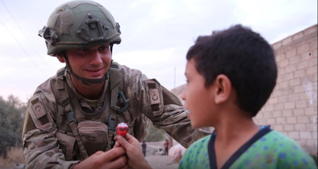 koylu cocuklara su veren askerlere sorusturma acildi HJRWlKTB