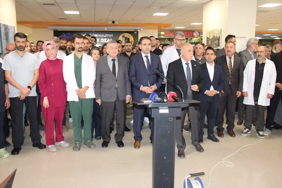 saglik calisanlarina saldiri protesto edildi mmrMKNal.jpg