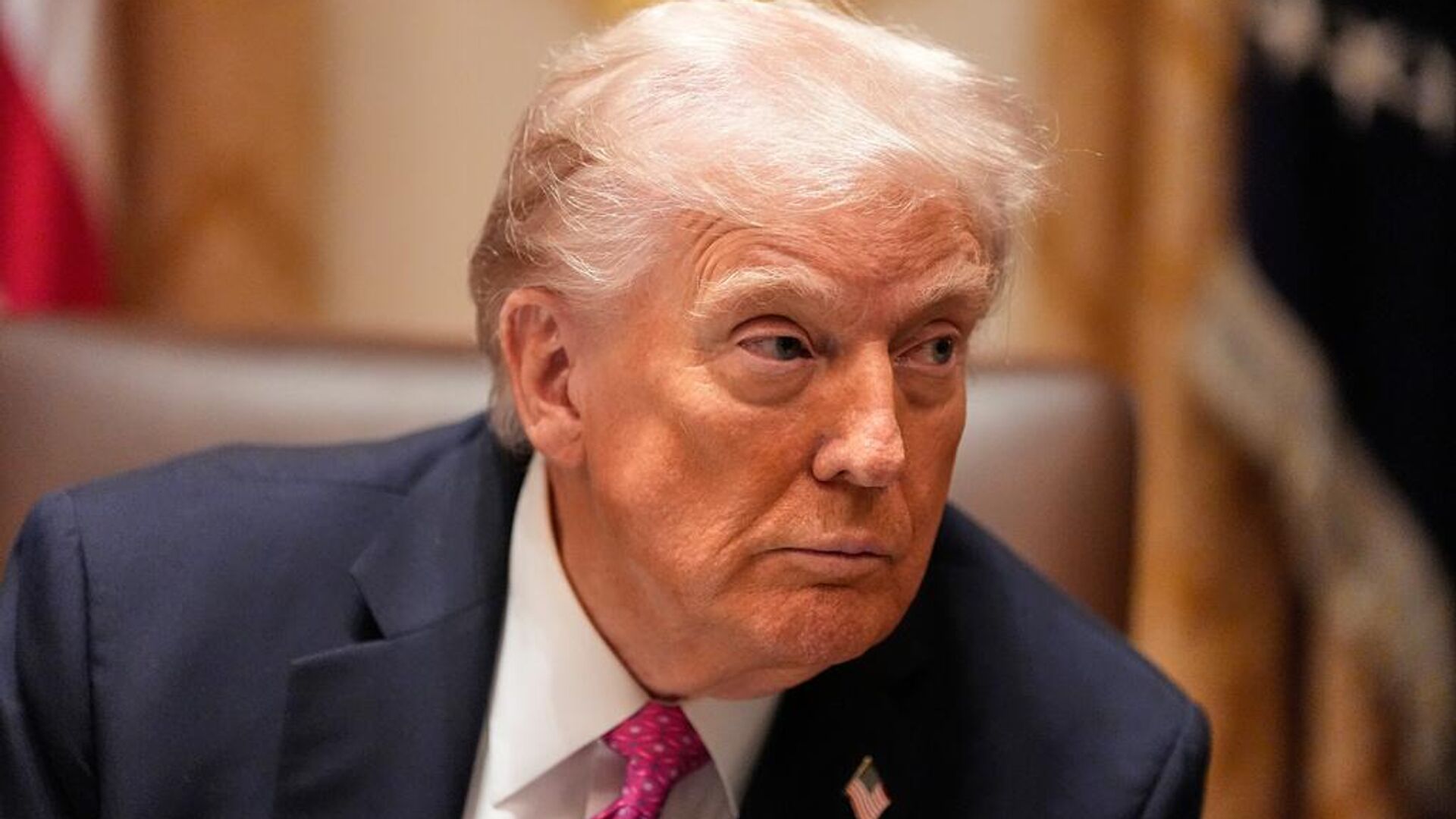 trumpa gore putin ve si zeki insanlar bu kisilerle oyun oynayamazsiniz hmS8PChP.jpg